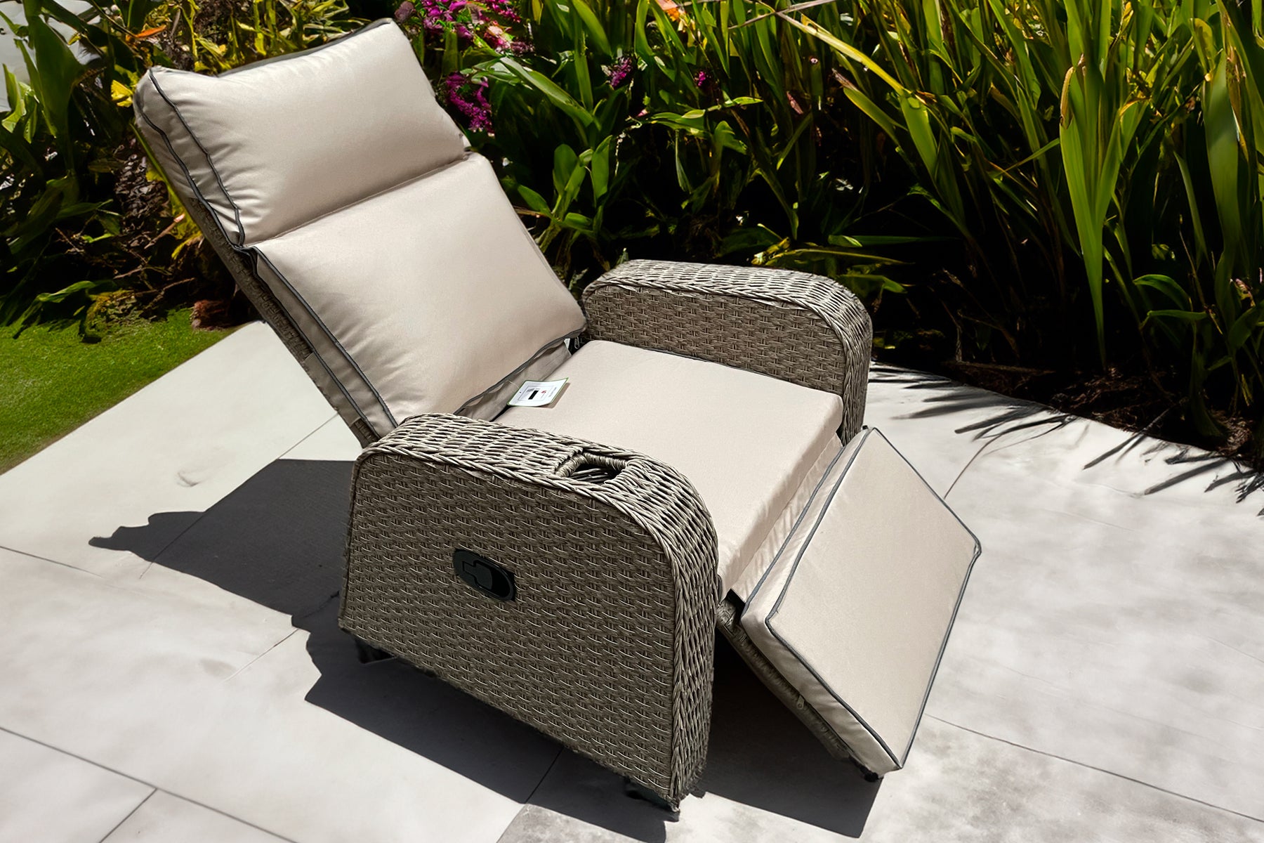 Reclining Wicker Armchair for Ultimate Comfort