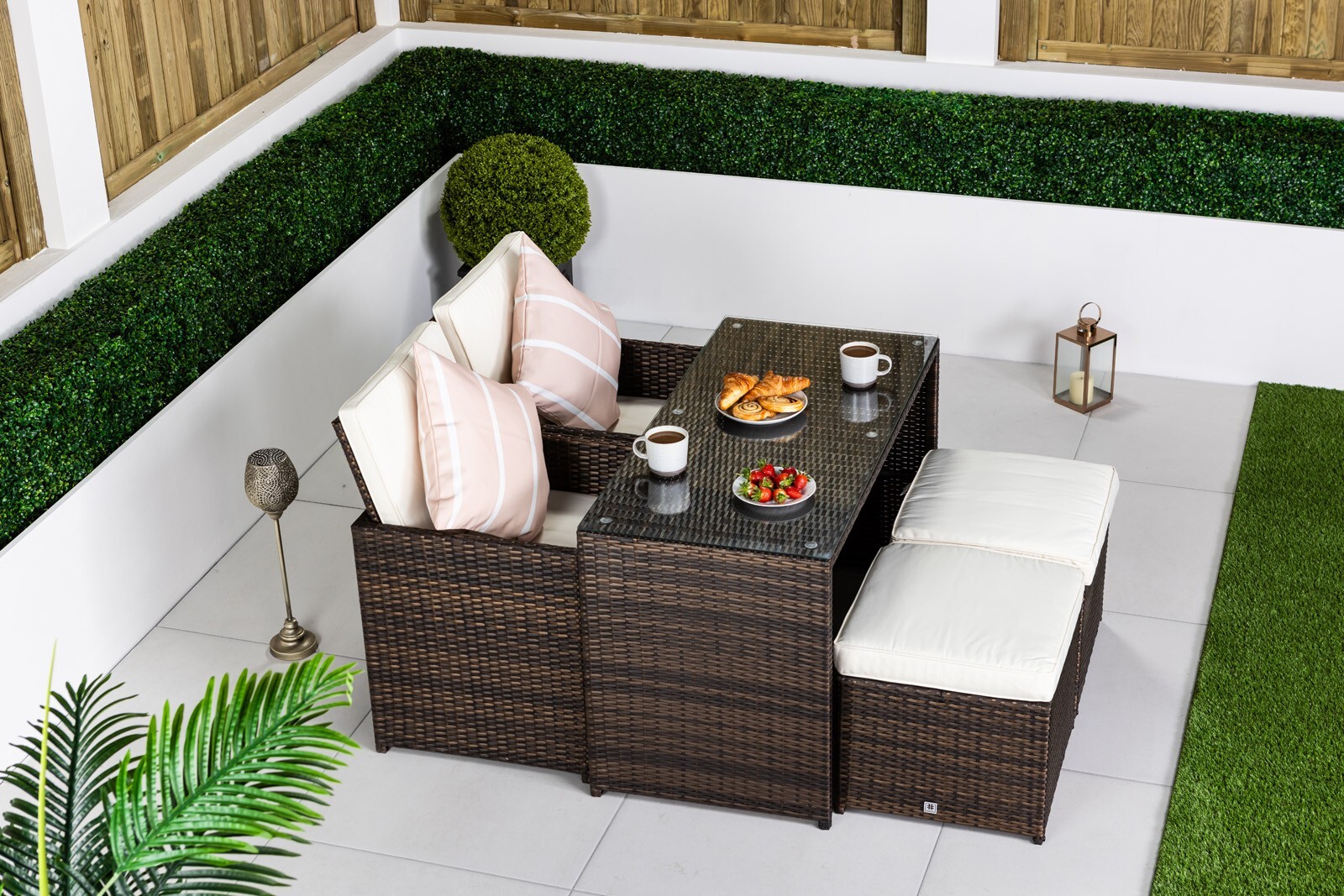 Compact Balcony Cube Set