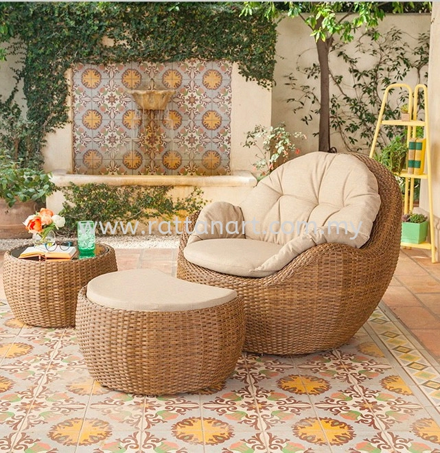 Outdoor Weather-Resistant Rattan Lounge Armchair